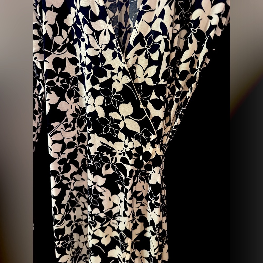 Yi Heng Mei size Large wrap dress. Black with white flowers. Never worn.